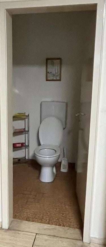 Das alte WC vor der Erneuerung