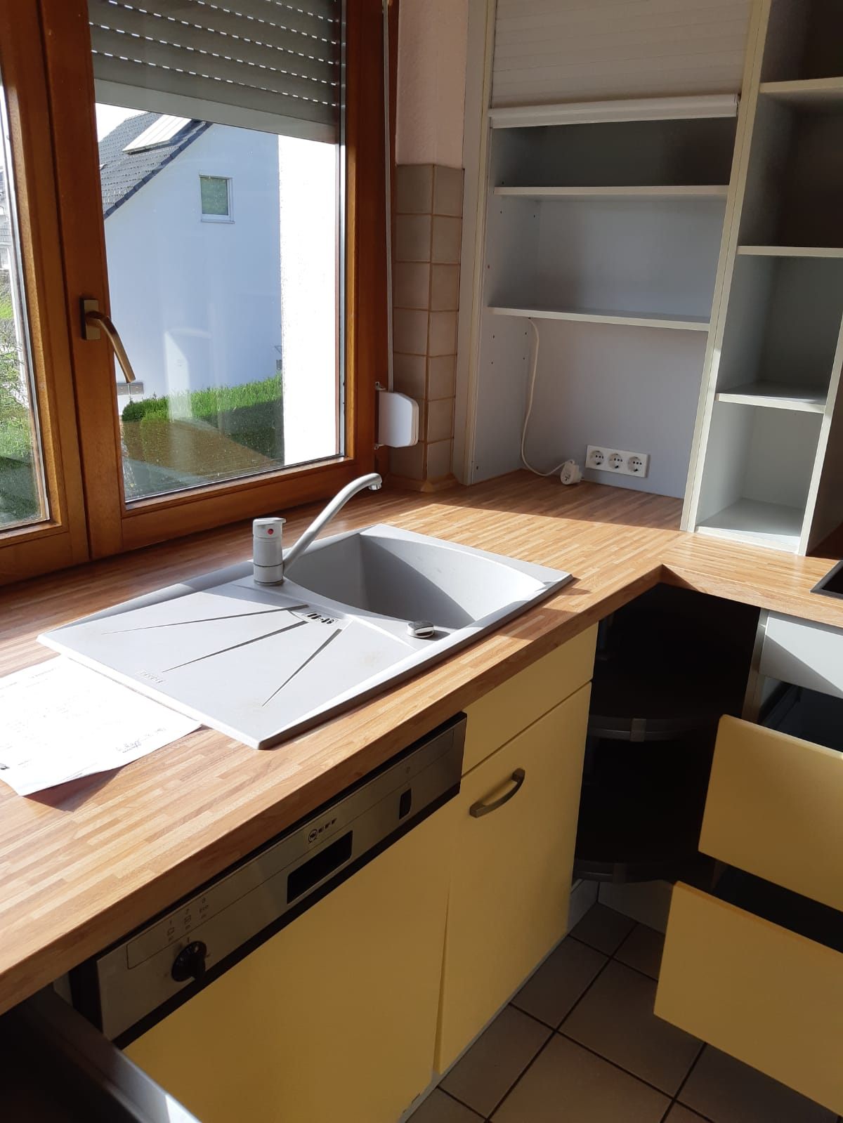 Spülenbereich der Küche in der alten Wohnung vor dem Ausbau
